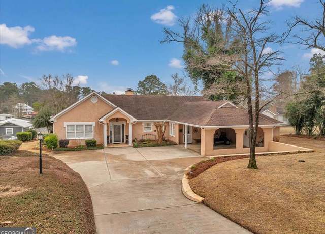 Property at 712 Lakeshore Dr, Cordele, GA 31015, 3 beds, 2 baths