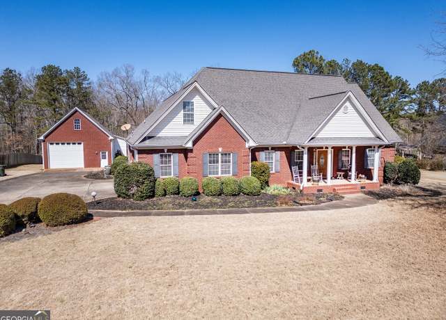 Property at 212 Willow Ridge Ln, Jackson, GA 30233, 3 beds, 2.5 baths