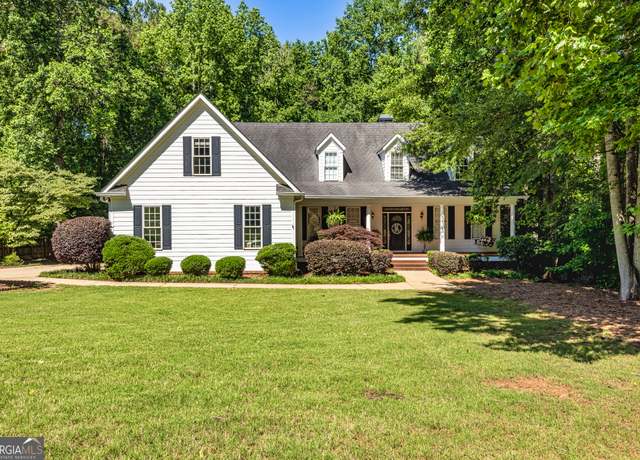 Property at 305 South Shore Dr, Newnan, GA 30263, 4 beds, 4.5 baths