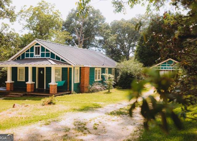 Property at 178 Mitchell St, Toccoa, GA 30577, 3 beds, 3 baths