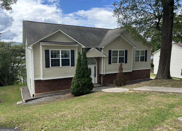 Property at 309 Chestnut St, Dalton, GA 30721, 5 beds, 3 baths