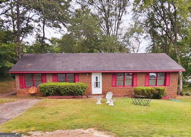 Property at 1421 Higgins St, West Point, GA 31833, 3 beds, 1.5 baths