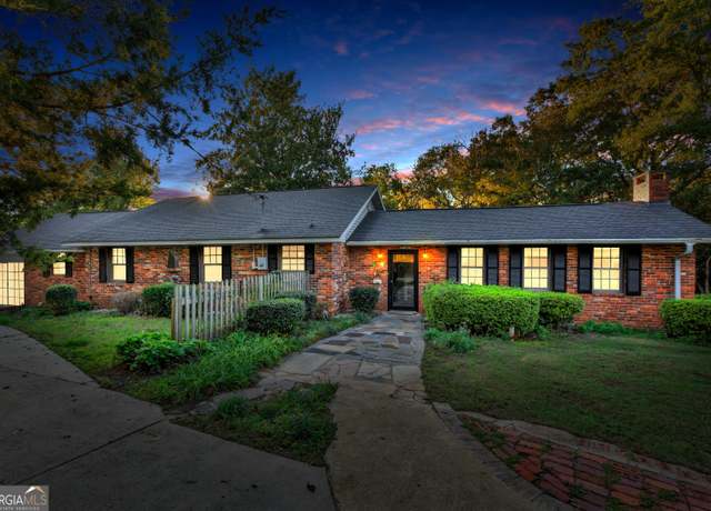 Property at 215 Cedar St, Anderson, SC 29626, 3 beds, 2 baths