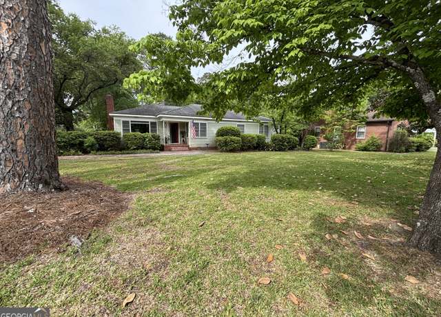 Property at 184 S Third St, Cochran, GA 31014, 3 beds, 3 baths