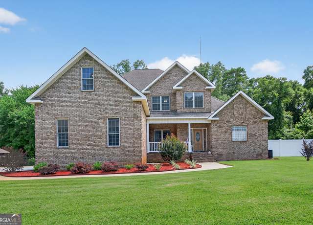Property at 214 Brentwood Dr, Warner Robins, GA 31088, 5 beds, 2.5 baths