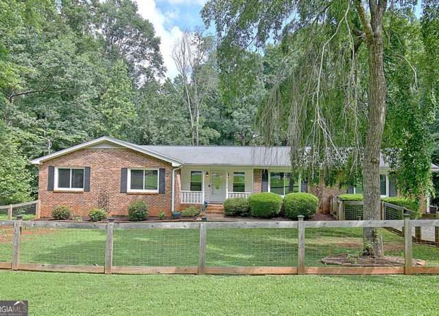 Property at 110 Heatherwood Dr, Fayetteville, GA 30215, 3 beds, 2 baths