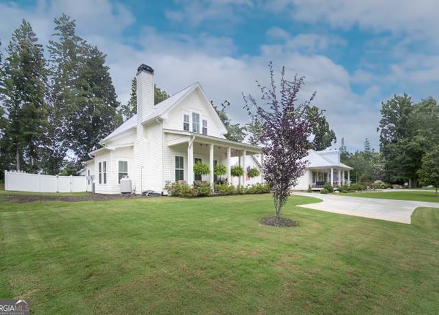 Property at 269 E Underwood St, Cleveland, GA 30528, 3 beds, 2.5 baths