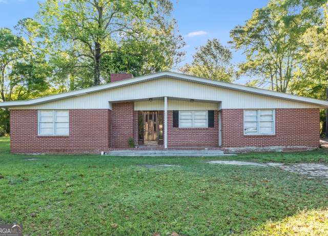Property at 207 Dogwood Dr, Sylvania, GA 30467, 3 beds, 2 baths
