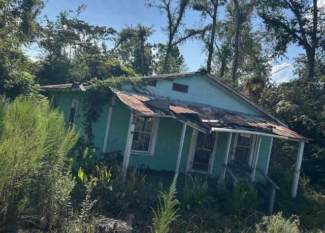 Property at 1040 N Railroad Ave, Mount Vernon, GA 30445, 2 beds, 2 baths