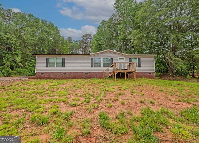 Property at 2614 Defoor Rd, Toccoa, GA 30577, 3 beds, 2 baths