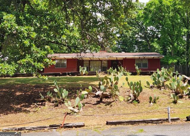 Property at 3976 Mosley Dr, Columbus, GA 31903, 3 beds, 2 baths