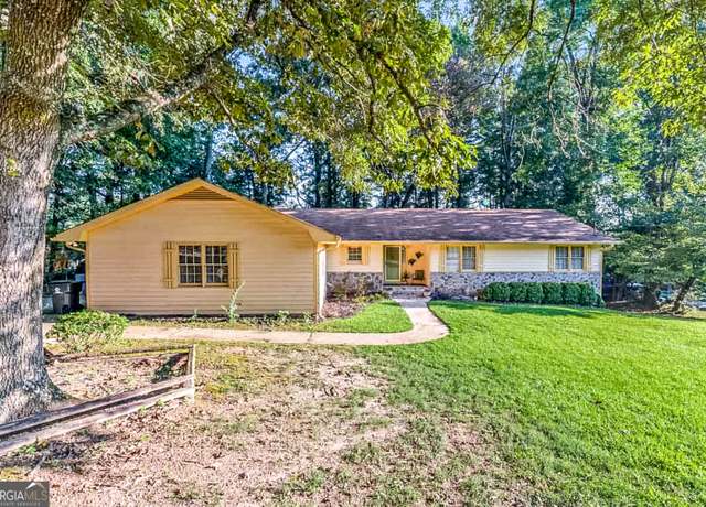 Property at 895 Corinth Dr, Jonesboro, GA 30238, 3 beds, 2 baths