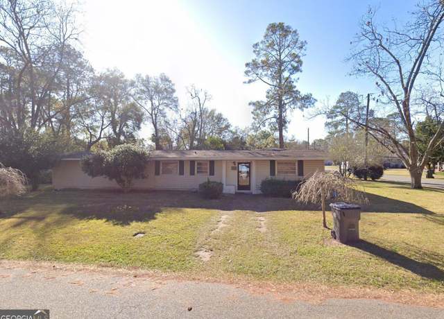 Property at 124 Patton Ave, Fitzgerald, GA 31750, 3 beds, 2 baths
