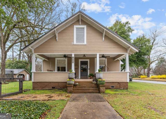 Property at 318 W South St, Greensboro, GA 30642, 3 beds, 2 baths