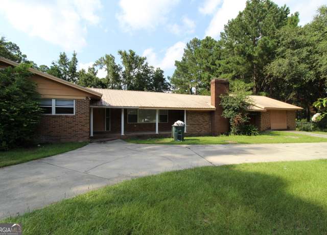 Property at 223 N Edgewood Dr, Statesboro, GA 30458, 6 beds, 4 baths