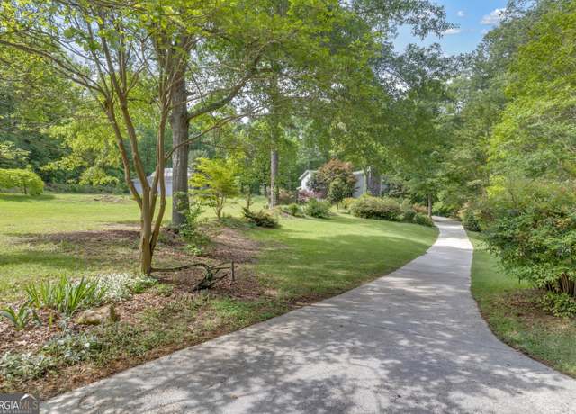 Property at 7 Hobbitt Trl, Newnan, GA 30263, 4 beds, 2.5 baths