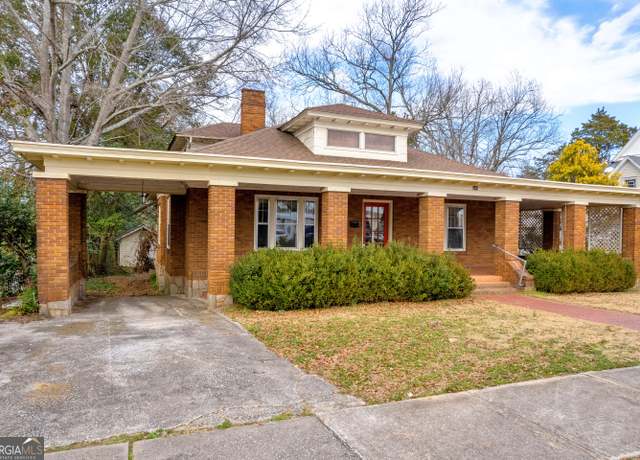 Property at 490 College St, Royston, GA 30662, 5 beds, 2.5 baths