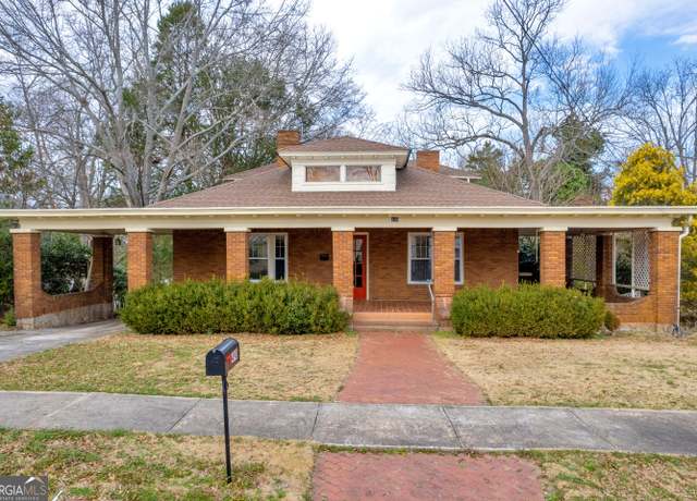 Property at 490 College St, Royston, GA 30662, 5 beds, 2.5 baths