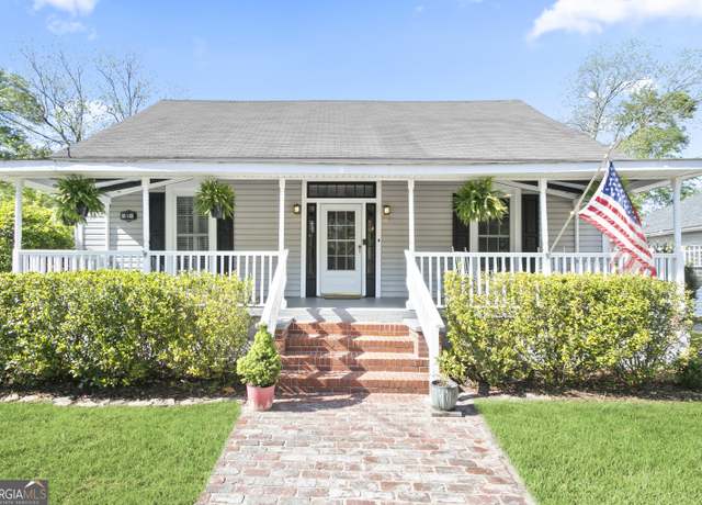 Property at 61 Clark St, Newnan, GA 30263, 4 beds, 3 baths