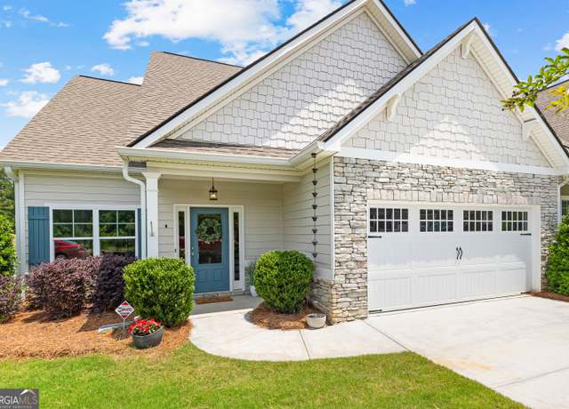 Property at 10 Georgian Oaks Ct, Newnan, GA 30265, 4 beds, 3.5 baths