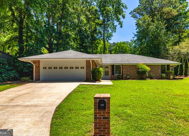 Property at 105 Lake Forest Dr, Peachtree City, GA 30269, 3 beds, 2 baths