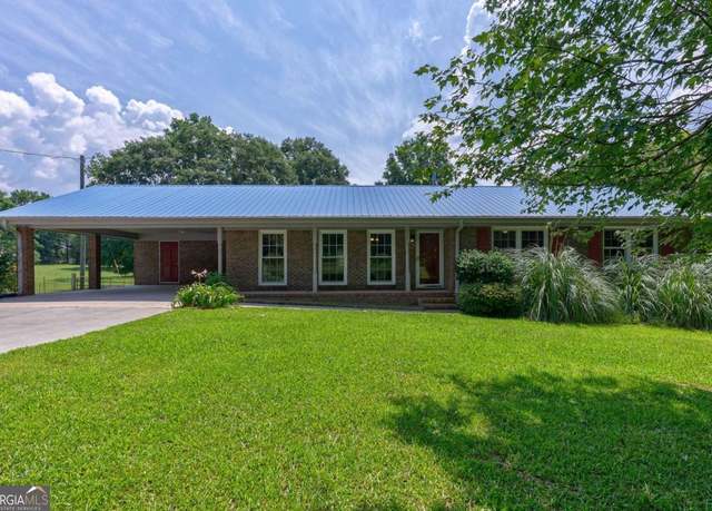 Property at 1131 Treadwell Bridge Rd, Statham, GA 30666, 3 beds, 2 baths