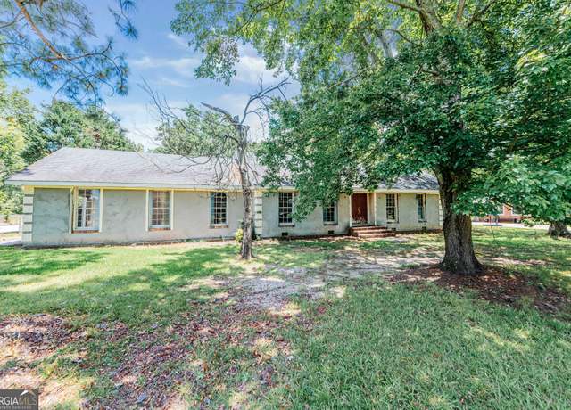 Property at 618 Westview Dr, Fort Valley, GA 31030, 5 beds, 3 baths