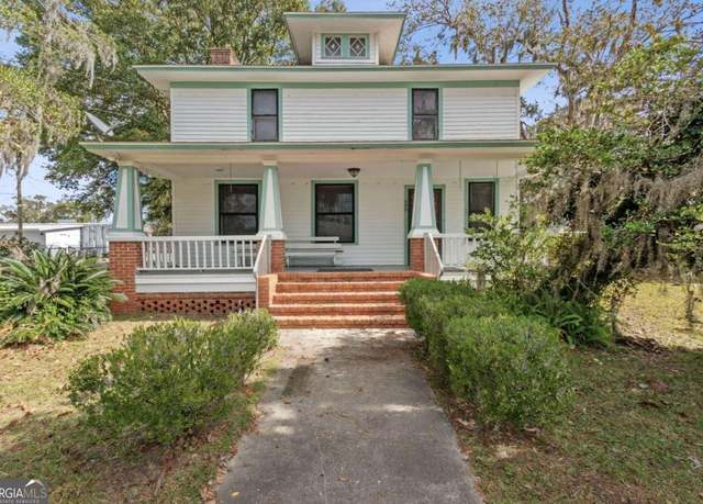 Property at 400 1st St, Folkston, GA 31537, 4 beds, 2 baths