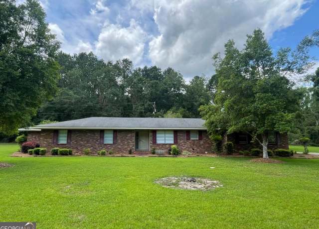Property at 404 S Baker St, Glennville, GA 30427, 3 beds, 2.5 baths