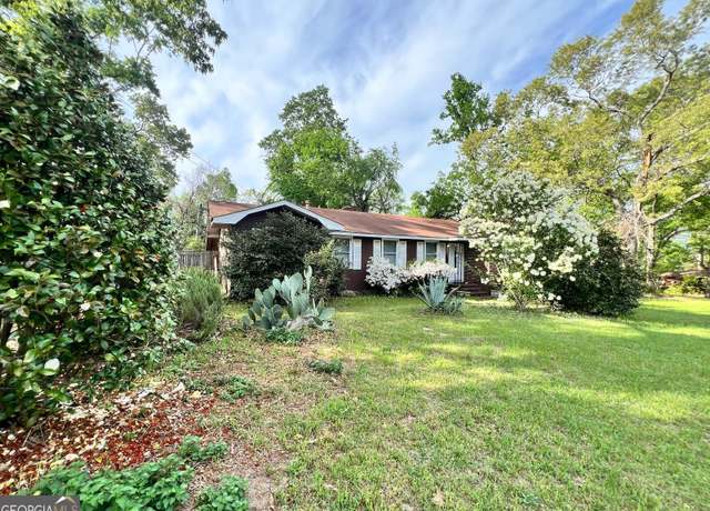 Property at 323 Pineview Dr, Augusta, GA 30906, 3 beds, 2 baths
