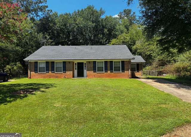Property at 355 Jockey Club Dr, Athens, GA 30605, 4 beds, 2 baths