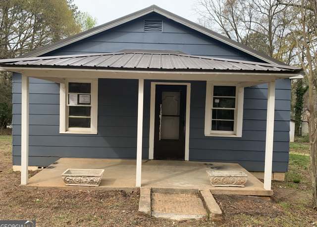 Property at 310 Bermuda St, Royston, GA 30662, 2 beds, 1 bath