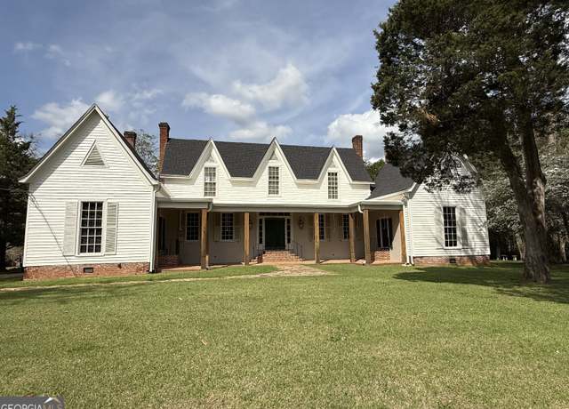 Property at 1104 N 18th St, Lanett, AL 36863, 4 beds, 3.5 baths