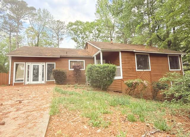 Property at 1445 Diplomat Dr, Riverdale, GA 30296, 4 beds, 2 baths