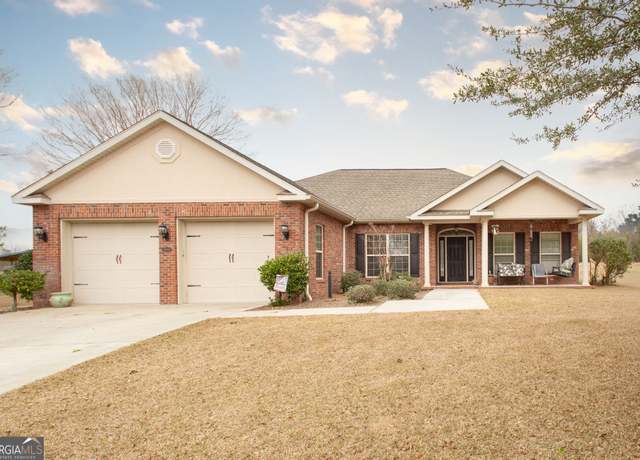 Property at 516 Pinehurst Dr, Blackshear, GA 31516, 3 beds, 2 baths