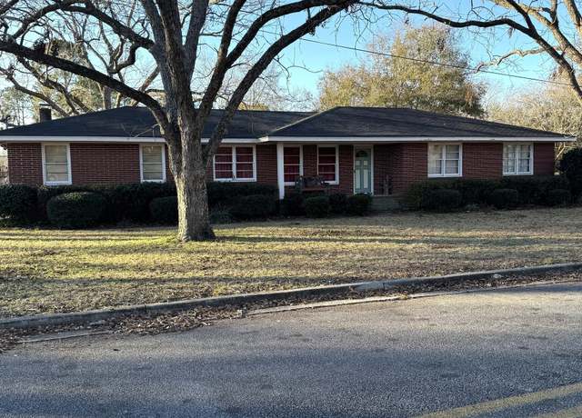 Property at 606 Park Ave, Claxton, GA 30417, 3 beds, 2 baths