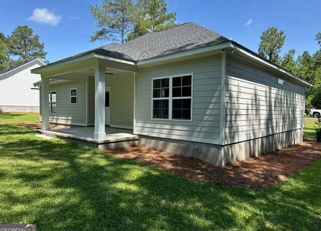 Property at 2036 Lexington Ave, Bainbridge, GA 39817, 3 beds, 2 baths