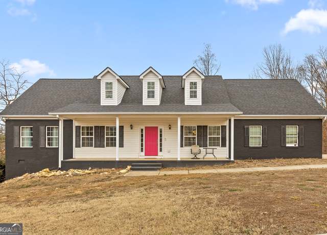 Property at 1040 S Ridge Dr, Dalton, GA 30721, 5 beds, 3 baths