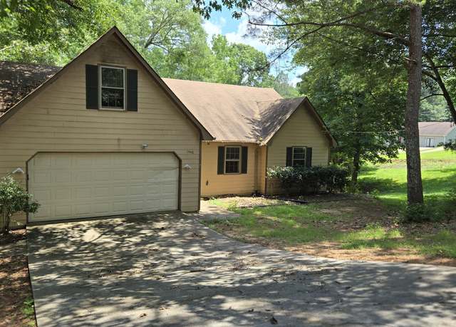 Property at 1448 SE Hillside Pl, Conyers, GA 30094, 5 beds, 3 baths