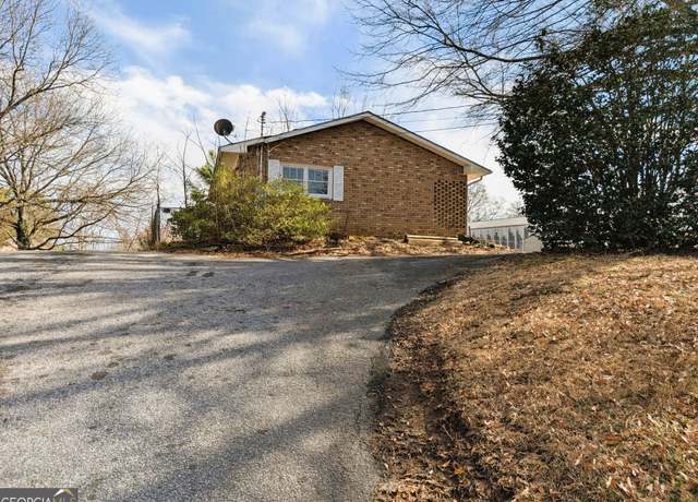 Property at 617 W Currahee St, Toccoa, GA 30577, 2 beds, 1 bath