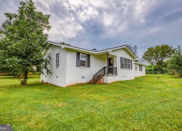 Property at 2141 Greensboro Rd, Madison, GA 30650, 3 beds, 2 baths