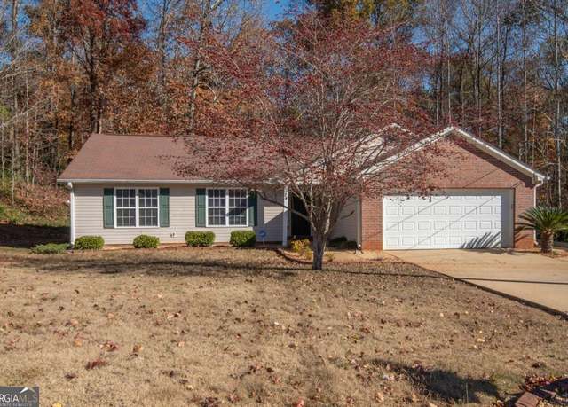 Property at 74 Canterbury Dr, Grantville, GA 30220, 3 beds, 2 baths