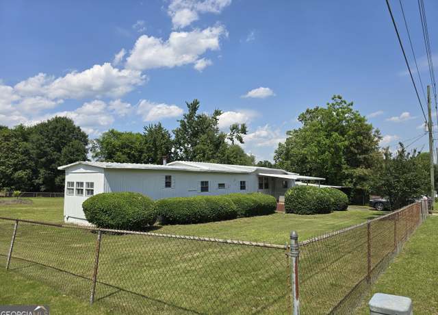 Property at 920 Collins Ave, Warner Robins, GA 31093, 3 beds, 2 baths