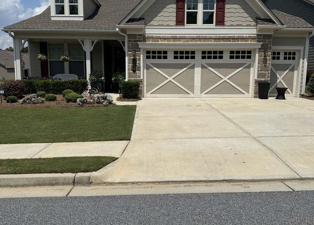 Property at 208 Silver Maple Ct, Peachtree City, GA 30269, 3 beds, 3 baths