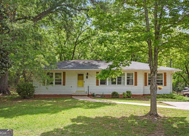 Property at 932 N Forest Ave, Hartwell, GA 30643, 2 beds, 2 baths