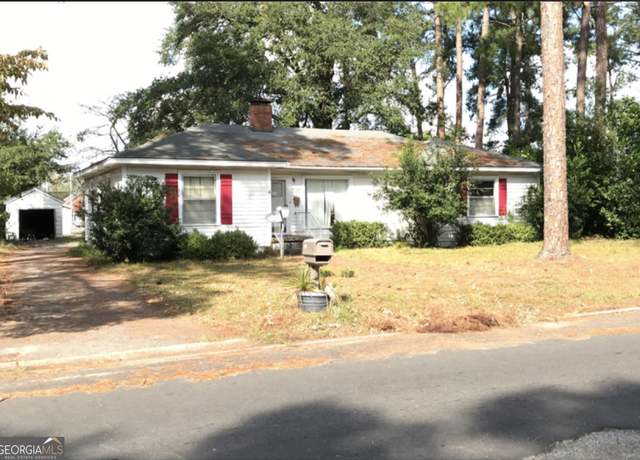Property at 715 E 17th Ave, Cordele, GA 31015, 4 beds, 2 baths