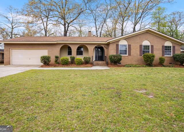 Property at 325 Meadowridge Dr, Warner Robins, GA 31093, 4 beds, 2 baths