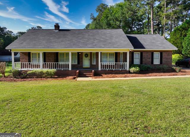 Property at 109 Northwoods Dr, Thomasville, GA 31757, 3 beds, 2 baths