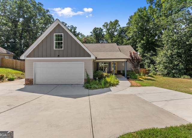 Property at 105 W E King Rd, Commerce, GA 30529, 3 beds, 2 baths
