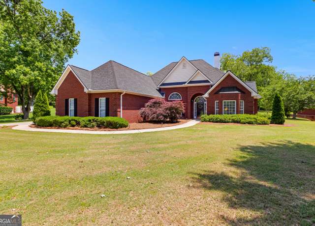 Property at 125 Lake Park Dr, Sharpsburg, GA 30277, 3 beds, 2.5 baths
